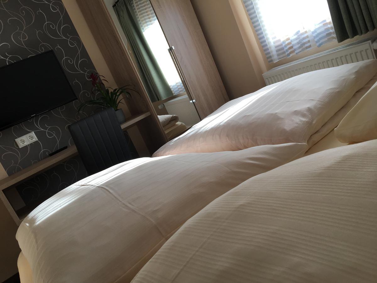 Dorfgasthof Schmitz Hotel *